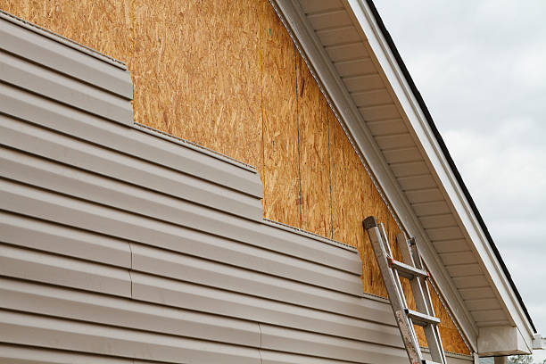 Professional Siding Repair technician working in North Jackson, OH